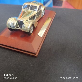 sbírka modelu aut a motorek - 2