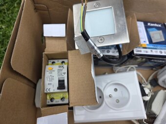 Zbytky elektro materiálu ze stavby - 2