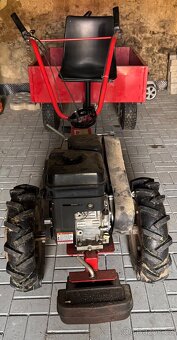 Malotraktor s přívěsem - 2