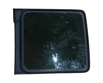 Pravé zadní sklo VW Caddy 2 2k r.v. 2008 skříňový vůz - 2