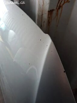 Stříbrná kapota VW Passat B6 - 2