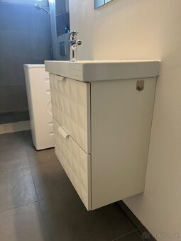 Skřínka s umyvadlem IKEA - 2