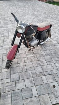 Jawa 250/592 BEZ T.P. ROK 1969 s hranatou nádrží - 2