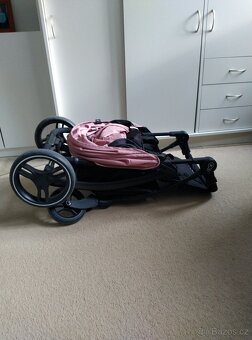 Prodám kočárek Kinderkraft - 2