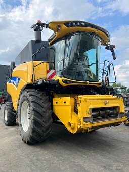 New Holland CR8.90 - 2