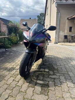 Yamaha R1 - 2