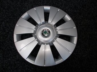 1× Poklice 14" originál Škoda 670601147H - 2