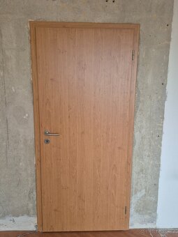 Interierové dveře pravé 80 včetně obložek - 2