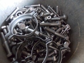 Nerezové šrouby matky a podložky - 2