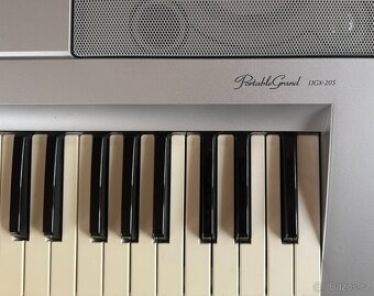 YAMAHA Portable Grand DGX-205 - 2