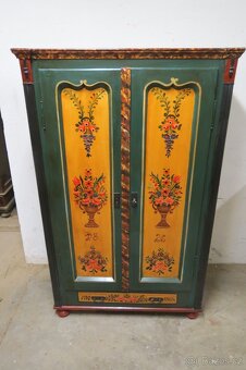 Malovaná skříň - 2