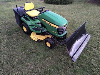 Zahradní traktor John Deere X300R - 2