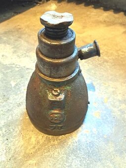 Hever, hydraulický zvedák Pal, panenka - 2