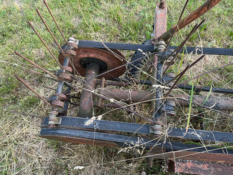 Obraceč a shrnovač Ton - 2