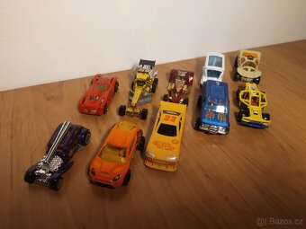 Mix autíček 1:87 - 2