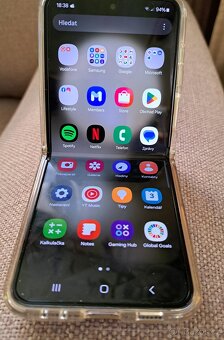 Prodám mobilní telefon Galaxy Z Flip 5 - 2