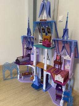 Disney Frozen 2 velký hrad Arendelle - 2