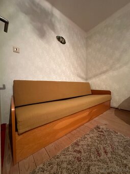 Starý rozkládací gauč - 2