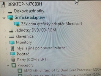 Kompletní počítačová sestava se vším všudy. - 2