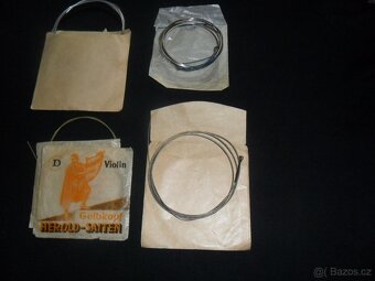 ladičky, mikrofon, kalafuny, struny, taška na LP - 2