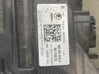 Pravý reflektor Škoda - 2