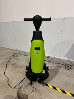 Podlahový mycí stroj 42 cm - 2