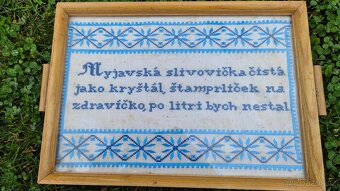 Starý tácek  na ,panáčky, stará výšivka - 2