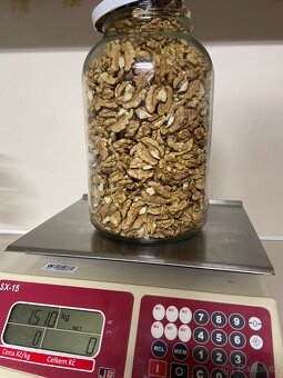 Vyloupané ořechy - 2