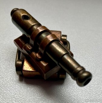 Staré kovové miniatury - děla - 2
