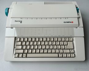Elektrický psací stroj Olympia Carrera II - 2