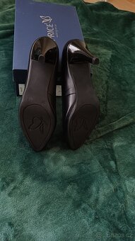 Lodičky zn. Caprice - 2