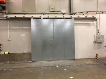 POSUVNÁ PROTIPOŽÁRNÍ KOVOVÁ VRATA 3X3,3M - 2