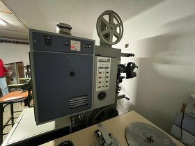 Promítací kabina s  projektorem - 2