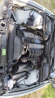 Bmw e39. 520i - 2