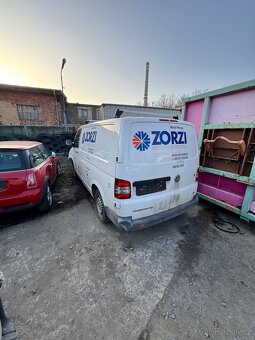 Ve Transporter T5.1 2.0TDI nedobrzdil dovoz na přihlášení ce - 2