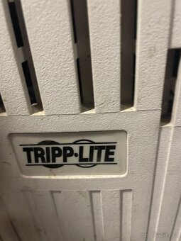 záložní zdroj UPS Tripp-Lite SMARTINT2200VS 1600W - 2