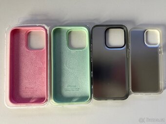 Prodám kryty na iPhone 15 PRO a 1x na 12 mini- napravo - 2