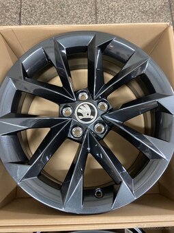 4ks NOVÉ orig.alu disky 5x100 R16 Škoda Kamiq/Scala - Italia - 2