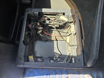 Konzole podstavec sedačky VW T5 T5.1 T6 - 2