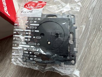 Legrand Niloé STEP zásuvka s USB-C nabíječkou 863538 - 2