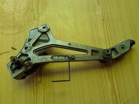 Pravý držák stupaček Kawasaki ER5 - 2