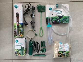 Male akvárium + vybavení - 2