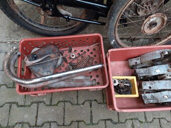 Čz 125 T + nahradni díly - 2