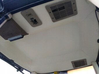 Čalounění stropu kabiny John Deere – řada 6000 - 2