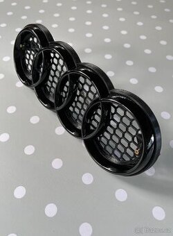 AUDI drzak znaku do RS masky - 2