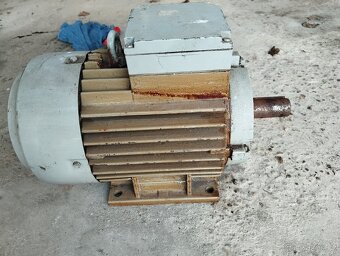 třífázový motor 3 KW - 2