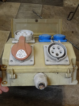 Rozvadec rozvodnice chranic jistic zasuvka 380V stavebni - 2