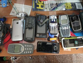 Predám 100ks mobilov - 2