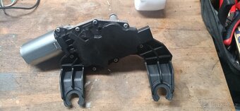 Motorek zadního stěrače KIA - 2