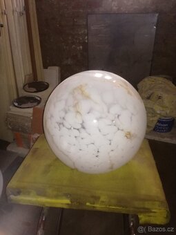 skleněné stínidlo na lampu ne poškozené velké super stavu. - 2